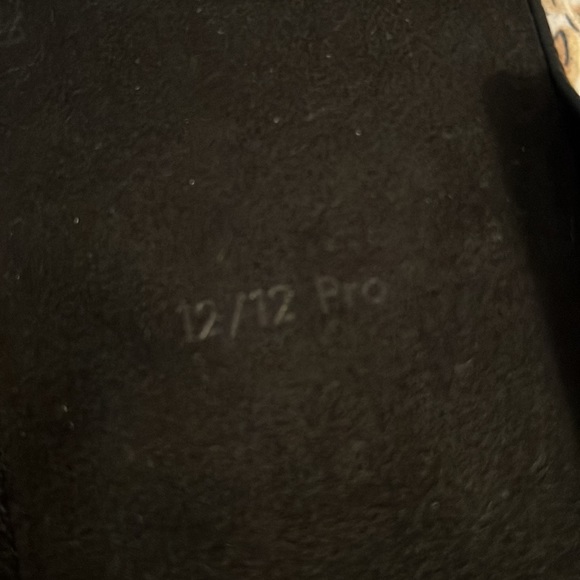 Louis Vuitton 12/12 Pro iPhone case - Picture 3 of 4